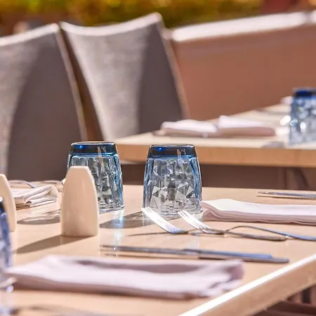 Aparthotel Zafiro 4*